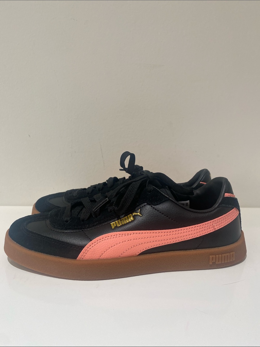 NWOB Puma Club Era II Women’s Gum Sole Sneakers Black With Pink 8.5